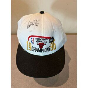 Vintage Chicago Bulls 1996 NBA Champions Snapback Hat signed Bill Wellington